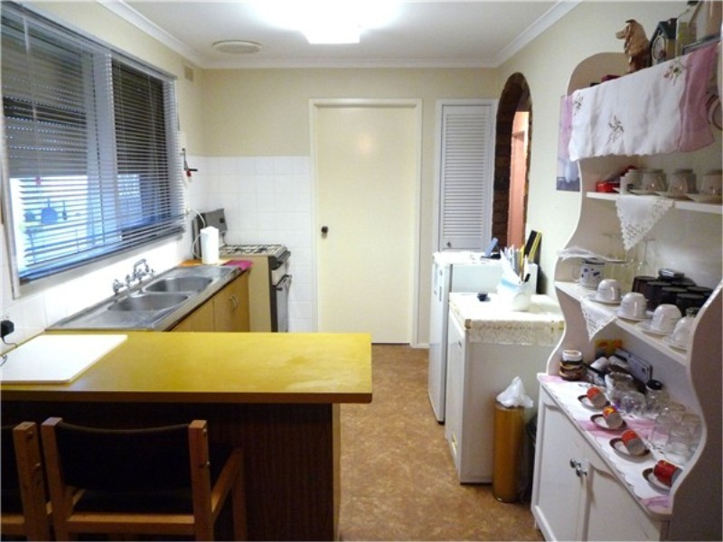 38 Andrew Street, Melton South VIC 3338