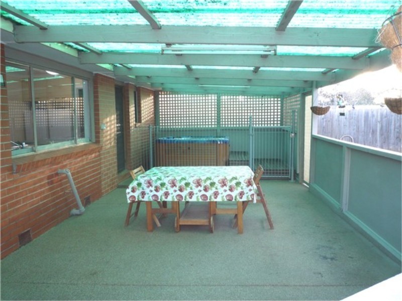 52 Corella Ave, Melton VIC 3337