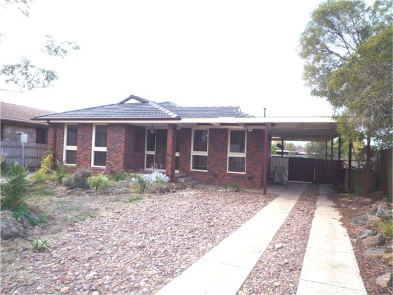 2 Kilmuir Pl, Melton West VIC 3337