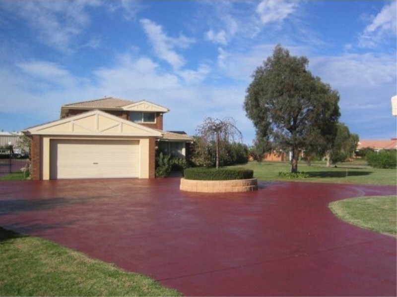 26 Springbank Way, Brookfield VIC 3338