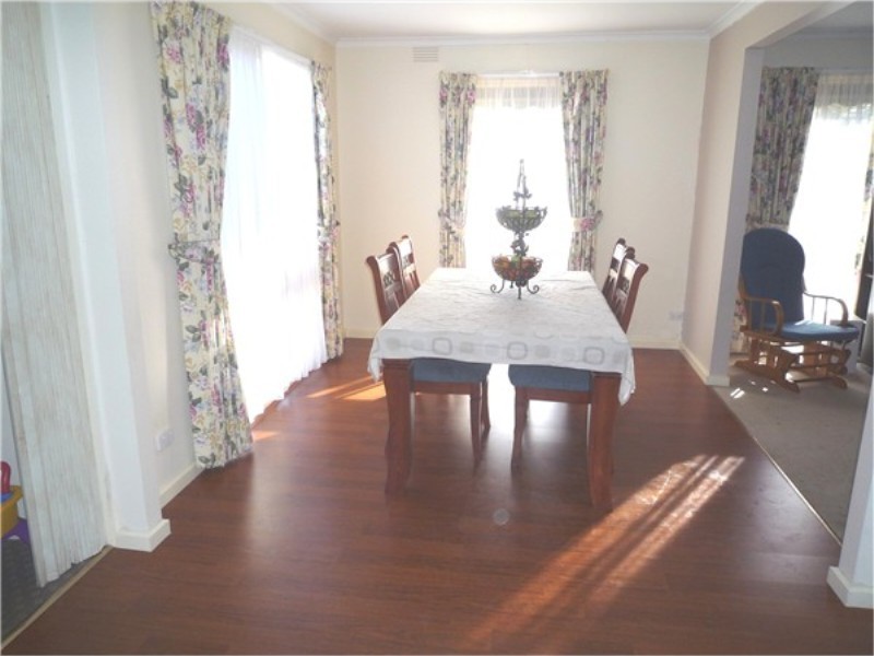 3 Burleigh Road, Melton VIC 3337