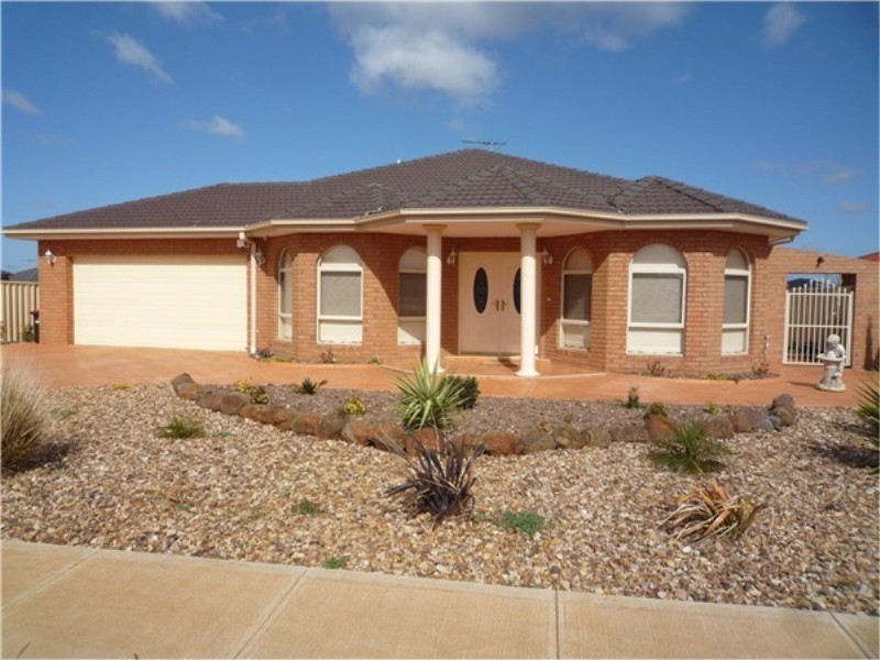 17 Sovereign Blvd, Melton West VIC 3337