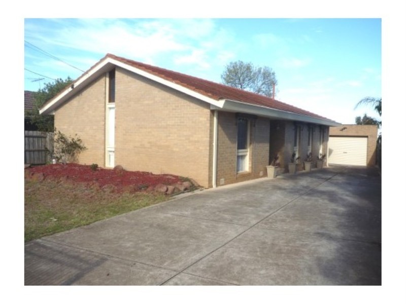 3 Burleigh Road, Melton VIC 3337
