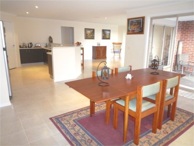 24 BOTANICA SPRINGS BLVD,, Brookfield VIC 3338