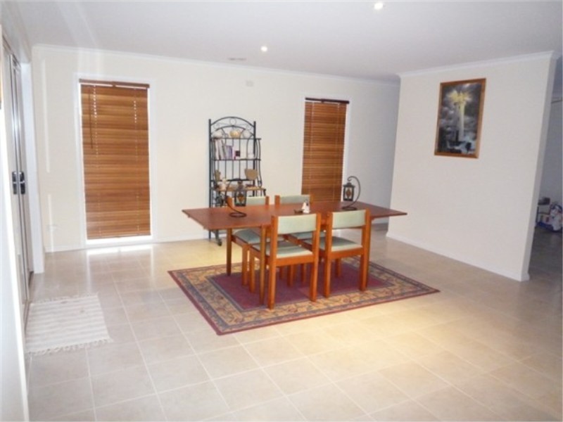 24 BOTANICA SPRINGS BLVD,, Brookfield VIC 3338