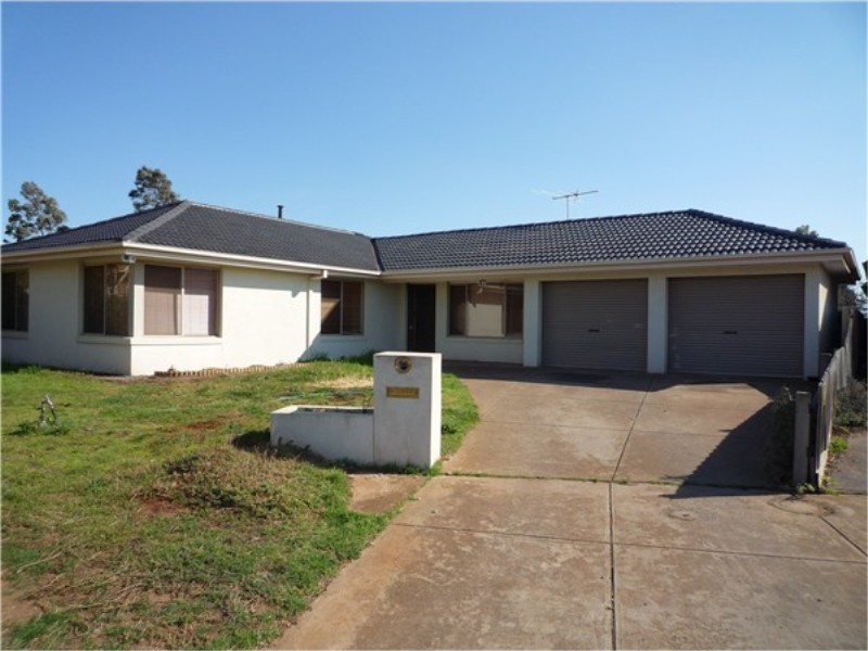 8 NELSON, Melton South VIC 3338