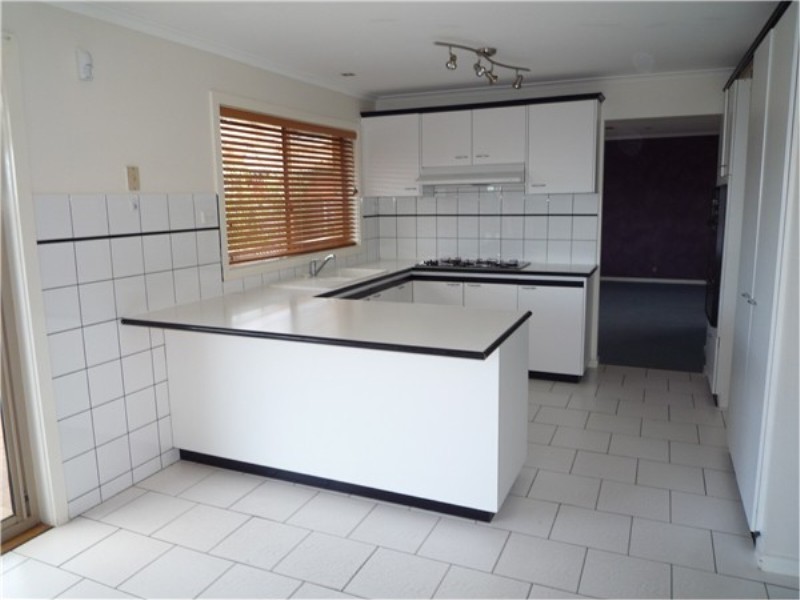 8 NELSON, Melton South VIC 3338