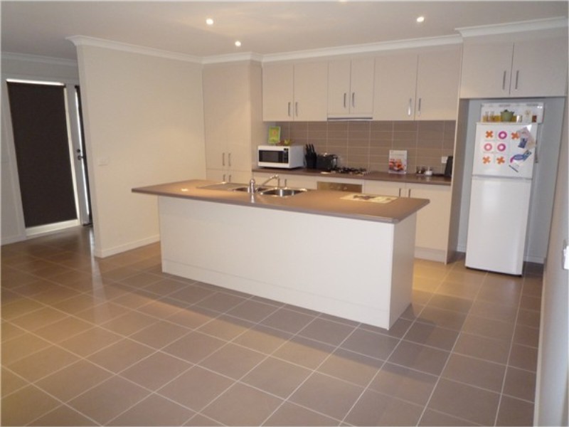 2 / 1 HARROW COURT, Kurunjang VIC 3337