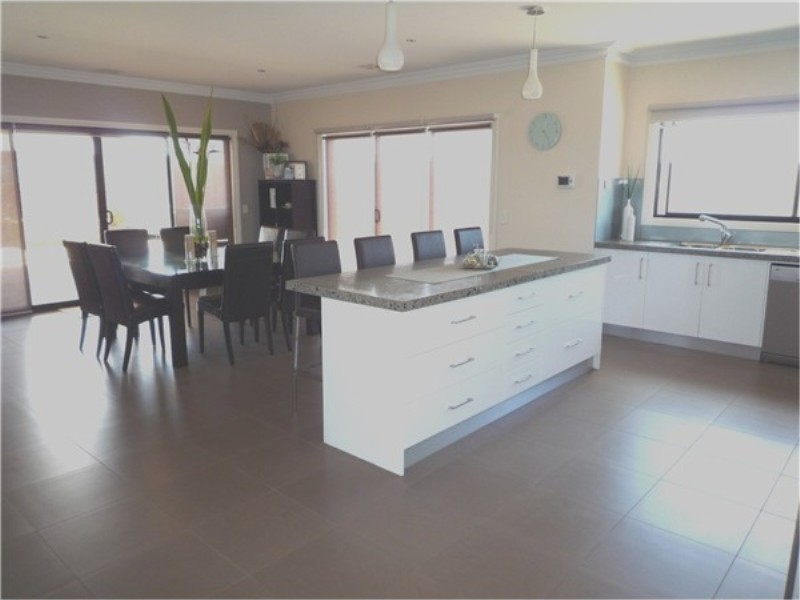 12 REIDY RISE, Melton West VIC 3337