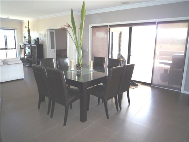 12 REIDY RISE, Melton West VIC 3337