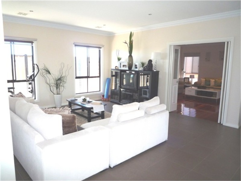 12 REIDY RISE, Melton West VIC 3337