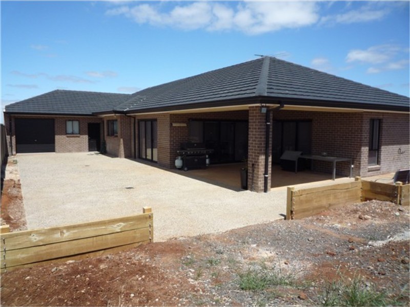 12 REIDY RISE, Melton West VIC 3337