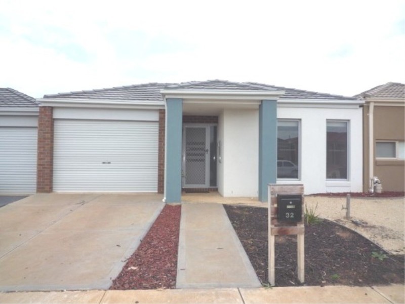 32 COLONUS STREET, Melton VIC 3337
