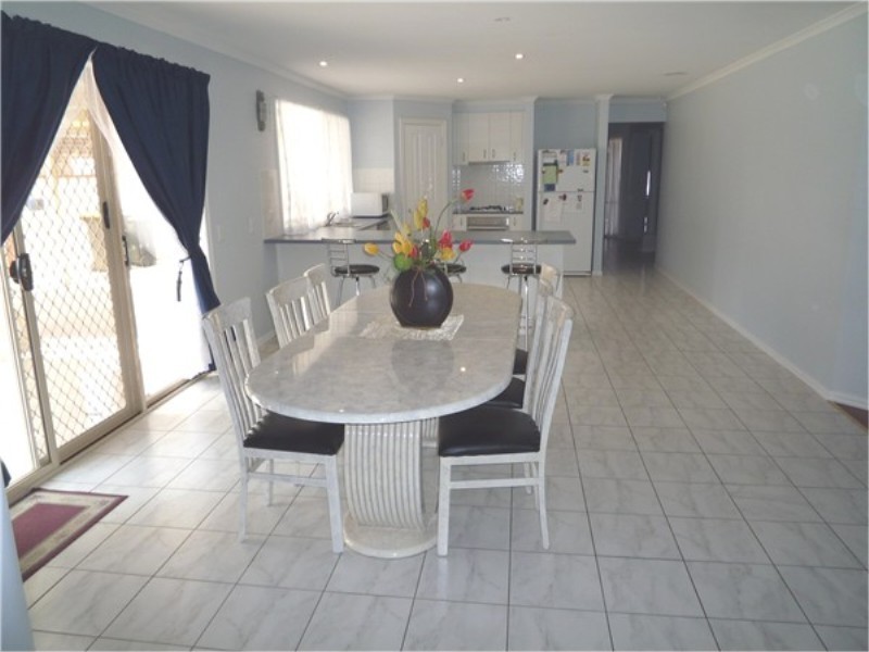 26 SCARBOROUGH CRES, Melton West VIC 3337