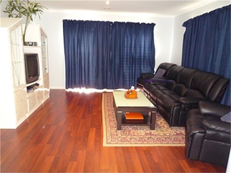 26 SCARBOROUGH CRES, Melton West VIC 3337
