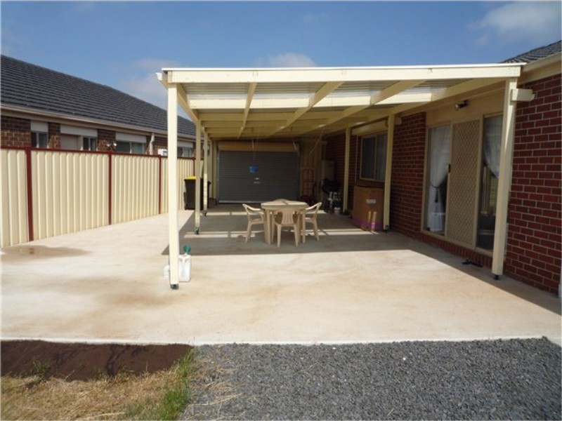 26 SCARBOROUGH CRES, Melton West VIC 3337