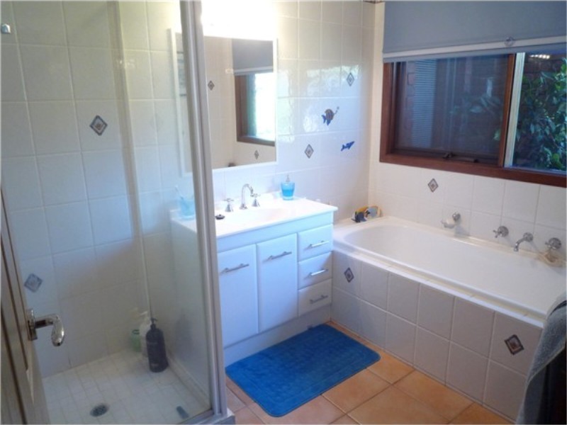 2 TARWIN COURT, Brookfield VIC 3338