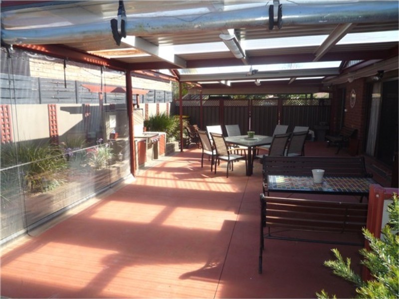 2 TARWIN COURT, Brookfield VIC 3338