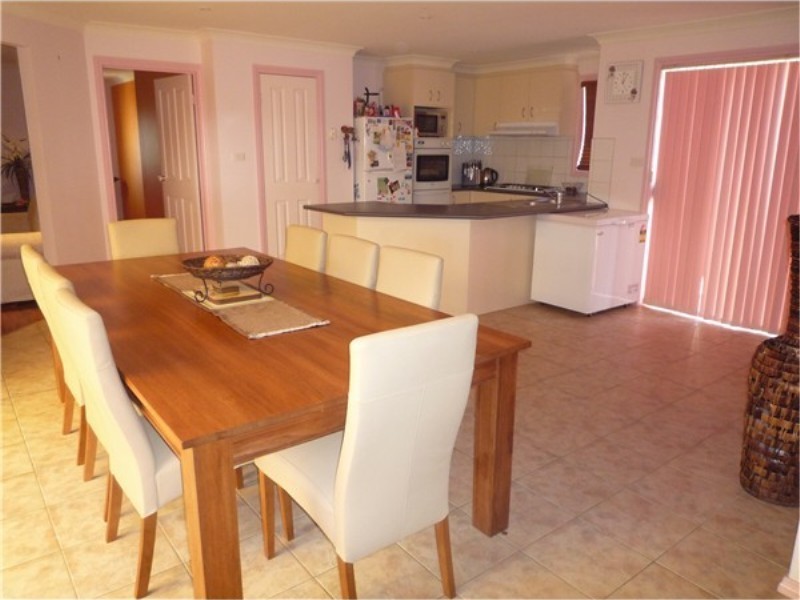 1 STATON CRESCENT, Melton West VIC 3337