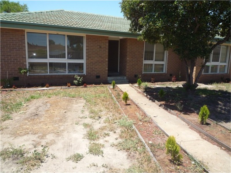 6 LARAINE PLACE, Melton West VIC 3337