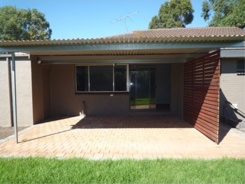 1 OAK PLACE, Melton West VIC 3337