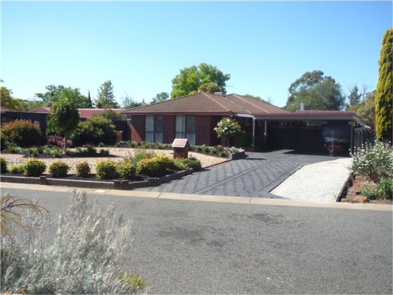 2 Tarwin Court, Melton VIC 3337