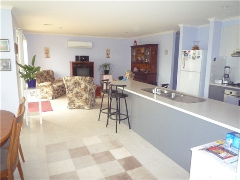 1 Erskine Way,, Melton West VIC 3337