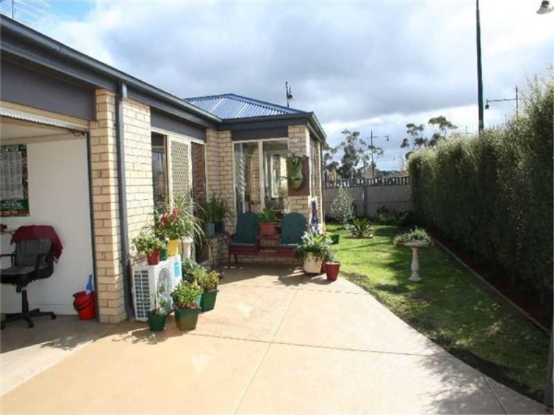 1 Erskine Way,, Melton West VIC 3337