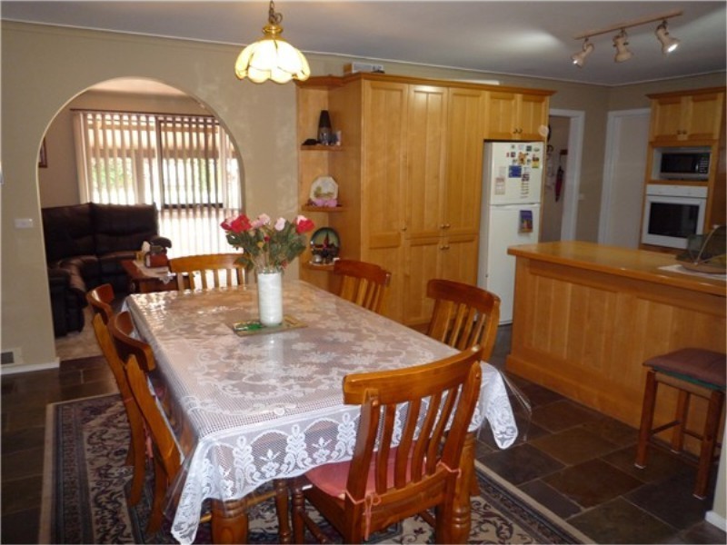 21 Wilson Road, Melton South VIC 3338