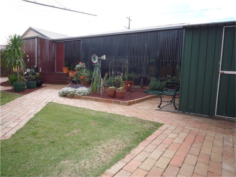 21 Wilson Road, Melton South VIC 3338
