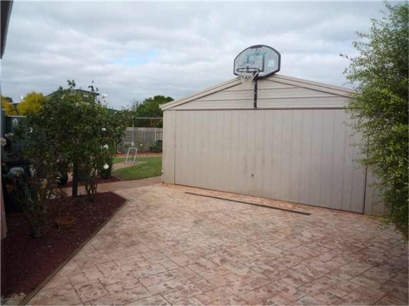 21 Wilson Road, Melton South VIC 3338