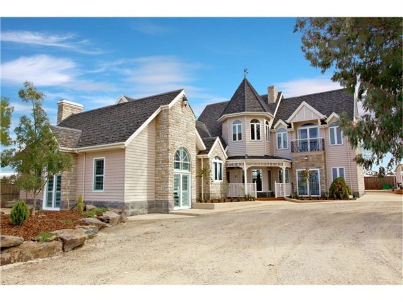 552 Leakes Road, Rockbank VIC 3335