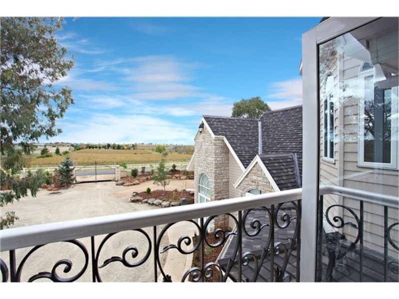 552 Leakes Road, Rockbank VIC 3335