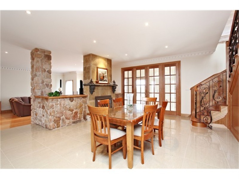 552 Leakes Road, Rockbank VIC 3335