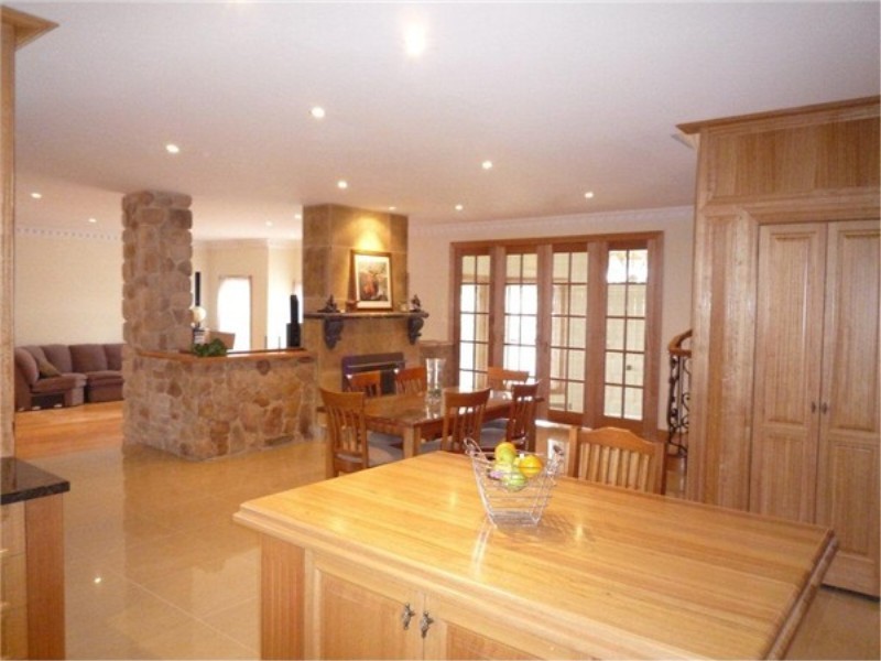 552 Leakes Road, Rockbank VIC 3335