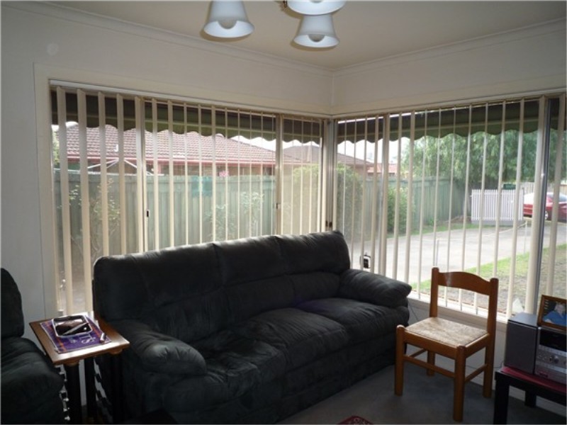 2 Iris Court, Melton South VIC 3338