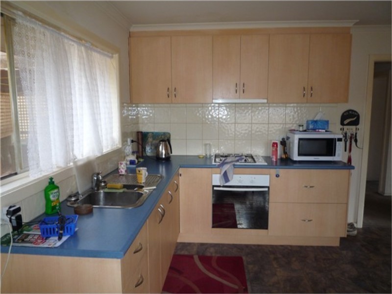 2 Iris Court, Melton South VIC 3338