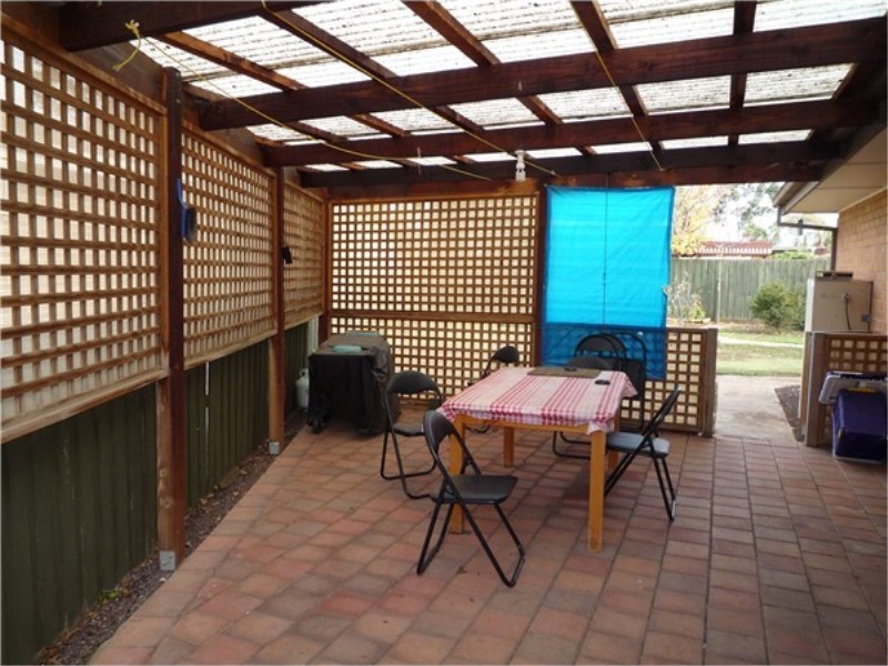 2 Iris Court, Melton South VIC 3338