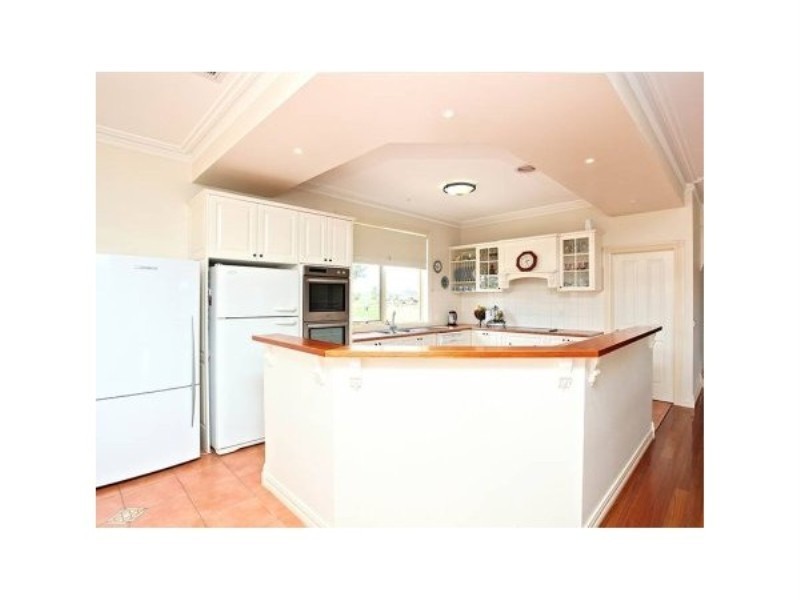 32 Strathtulloh Circuit, Melton South VIC 3338