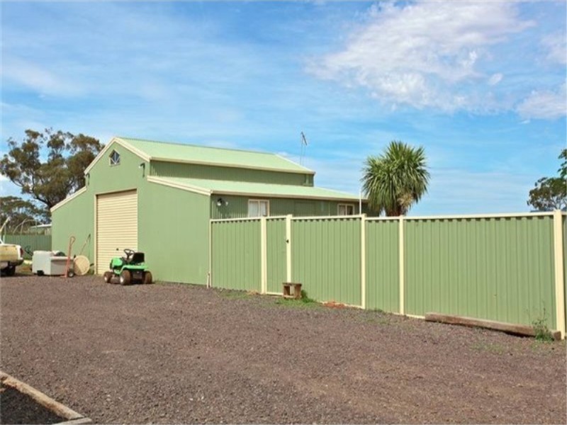 32 Strathtulloh Circuit, Melton South VIC 3338