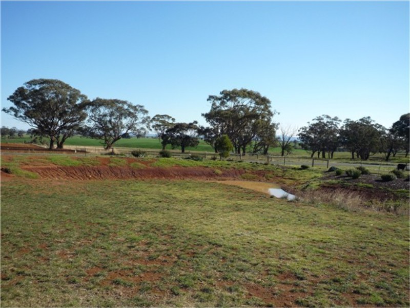 32 Strathtulloh Circuit, Melton South VIC 3338