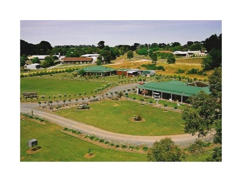 18 Myrtle Grove Road, Ballan VIC 3342