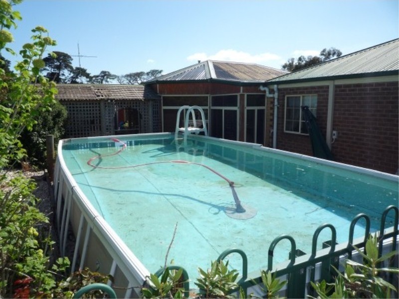 18 Myrtle Grove Road, Ballan VIC 3342