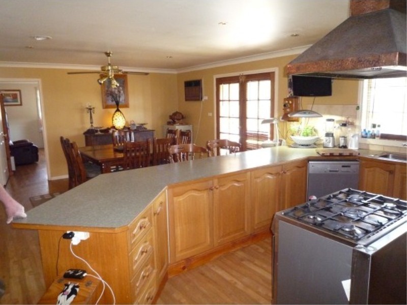 18 Myrtle Grove Road, Ballan VIC 3342