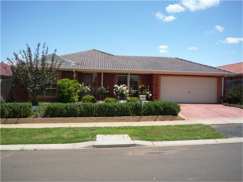 313 Coburns, Melton West VIC 3337