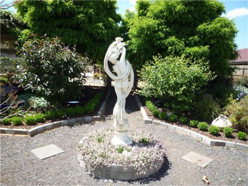 313 Coburns, Melton West VIC 3337