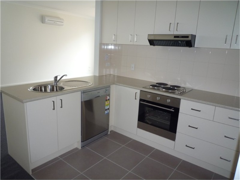 24 / 6-18 Petrea Place, Melton West VIC 3337