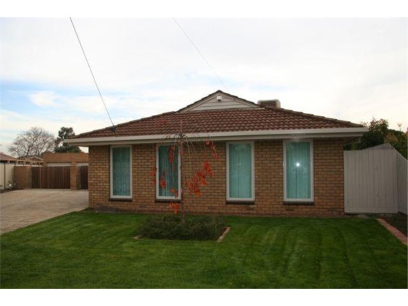 8 Brand Court, Melton South VIC 3338