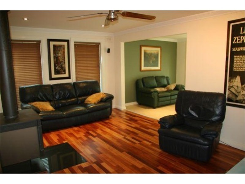 8 Brand Court, Melton South VIC 3338