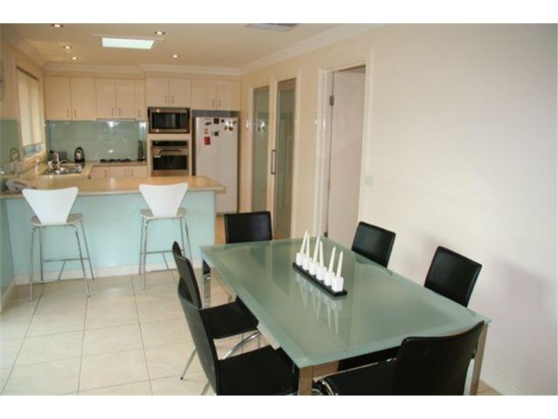 8 Brand Court, Melton South VIC 3338